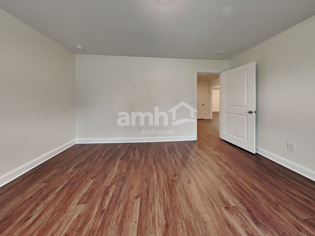 Building Photo - 605 Rivermist Dr