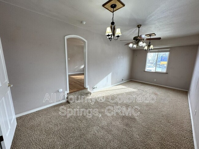 Building Photo - 27 Hopi St