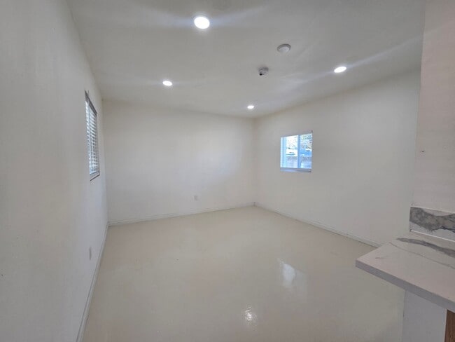 Building Photo - 3 Bed Home + Studio with Large Yard & Ample Parking Near Downtown Vista