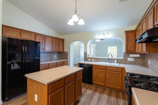 Building Photo - 5911 Steiner