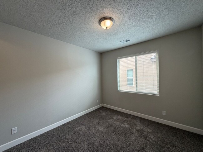 Building Photo - Luxury Single Story 3 Bedroom Plus Office / Sitting Room Recent Construction Available in Exclusi...
