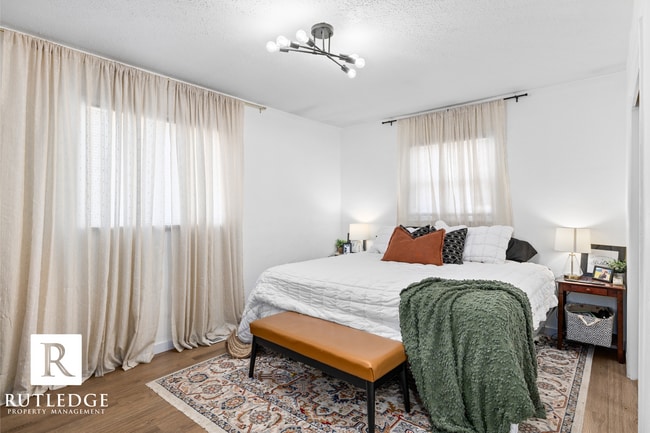 Building Photo - REMODELED! 3 Bed/2 Bath Home in Central Point