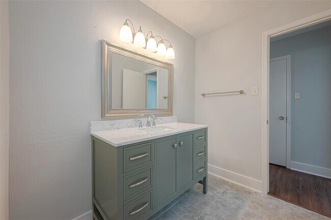 Building Photo - 7910 Litchfield Ln