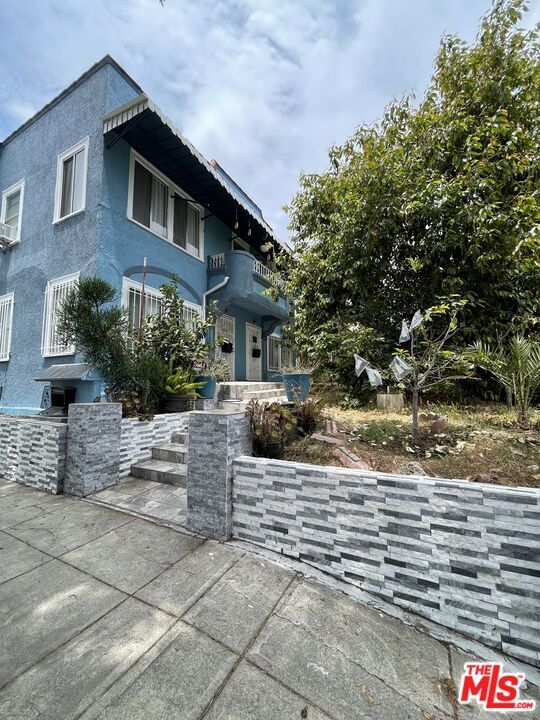 Building Photo - 737 N Harvard Blvd