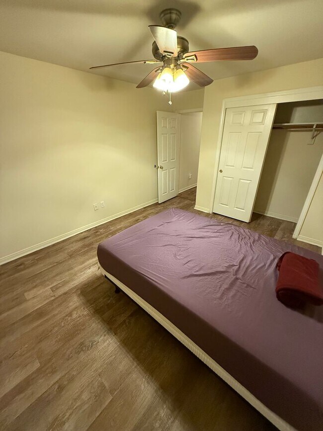 Building Photo - Beautifully Maintained 3-Bedroom Plus Offi...