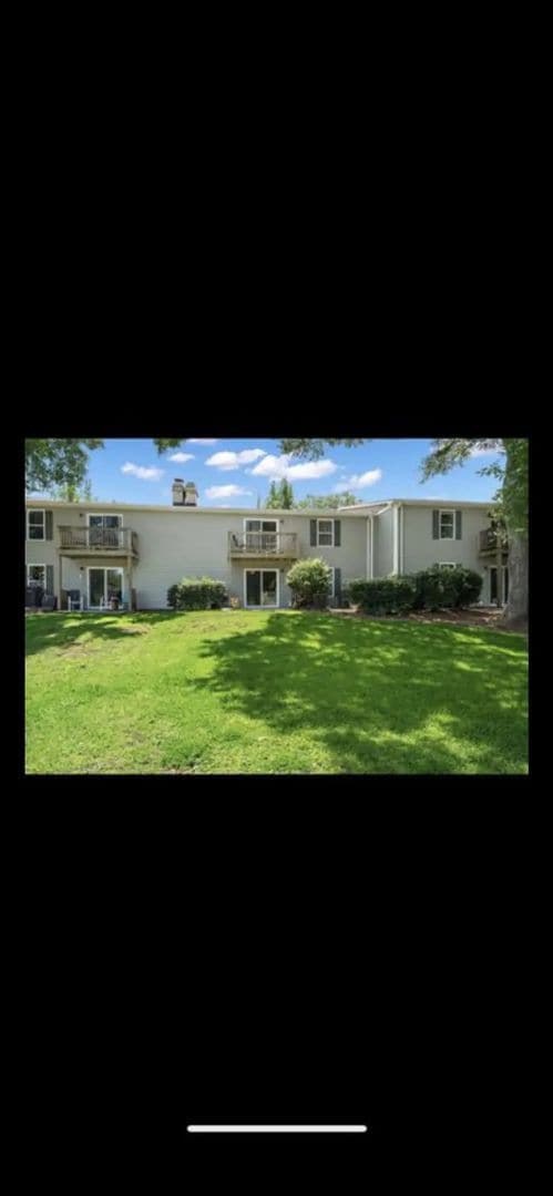 Building Photo - Charming One-Bedroom Condo with Marsh View...
