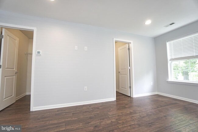 Building Photo - 1003 Chapman Cir
