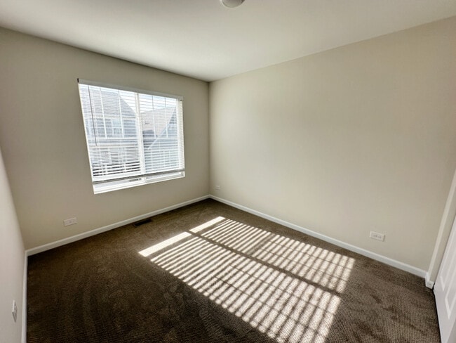 Building Photo - 208 Goldenrod Dr