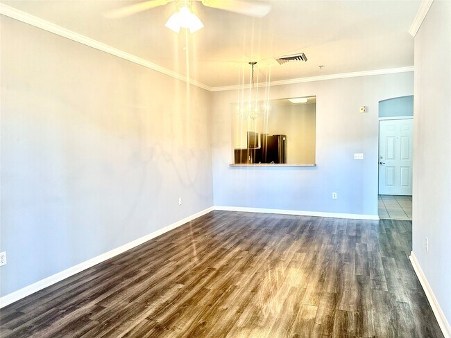 Building Photo - 2815 Kings Crossing Dr