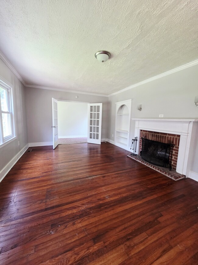 Building Photo - 302 E Greene St