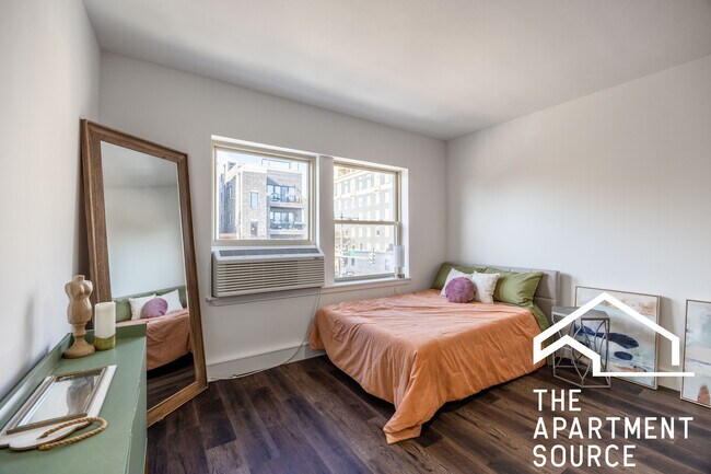 Building Photo - 1555 W Hollywood Ave