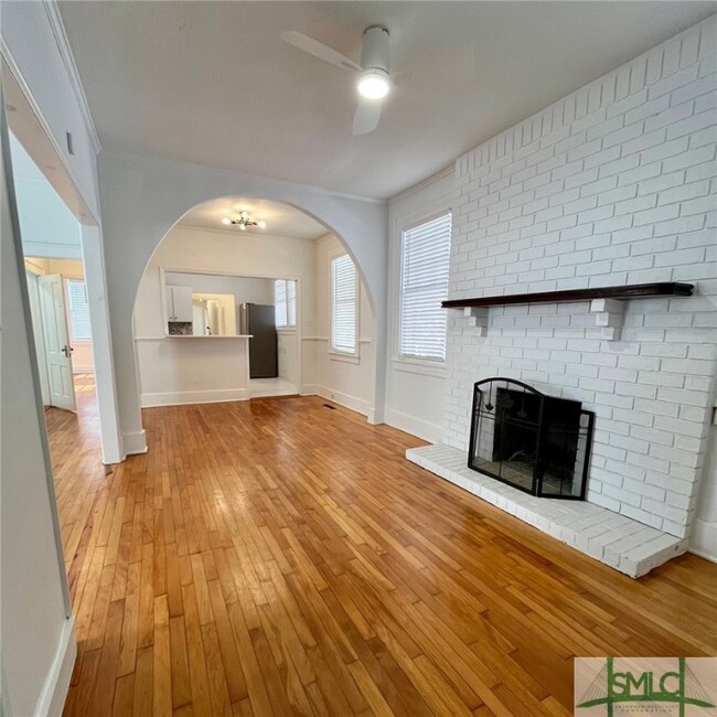 Building Photo - 103 W 51st St