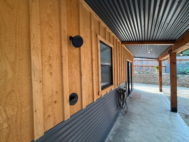 Building Photo - Furnished Modern Home for Rent – 2 Bedroom...