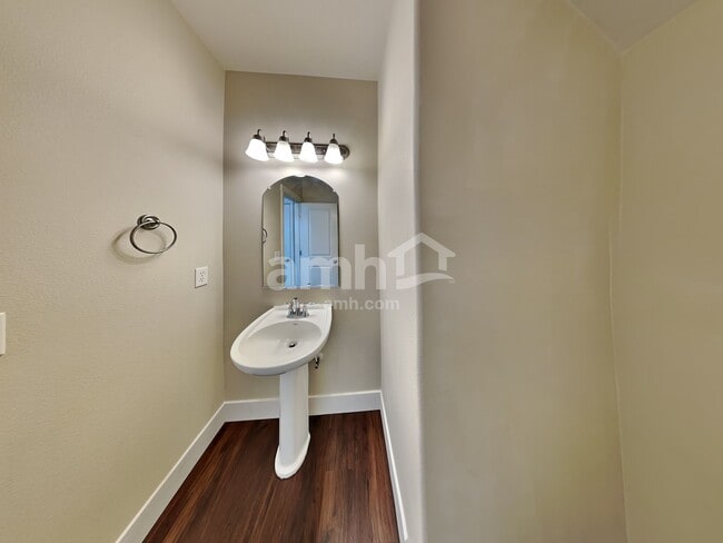 Building Photo - 1390 Alpine Lakes St SE