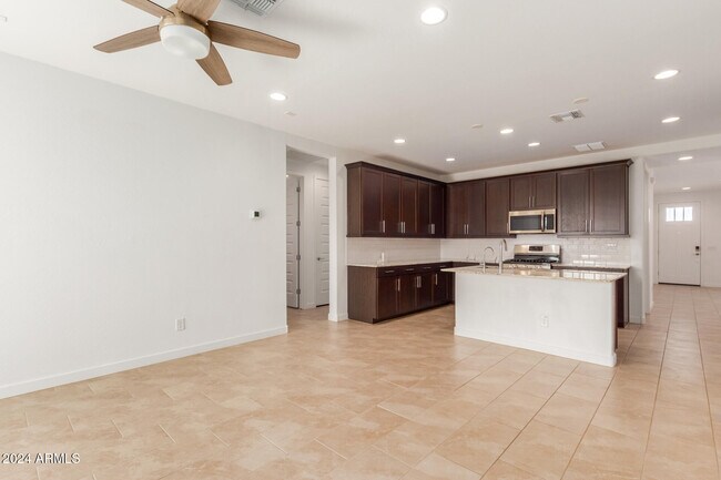 Building Photo - 8911 W Solano Dr