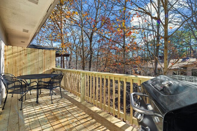 Building Photo - 9 August Ln