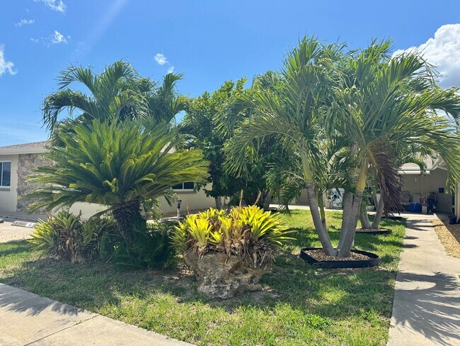 Building Photo - 4808 Lucaya Dr