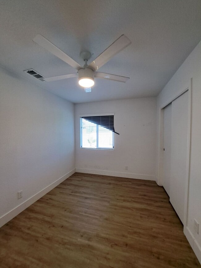 Building Photo - Beautiful 6-Bedroom Home with Pool & Outdo...