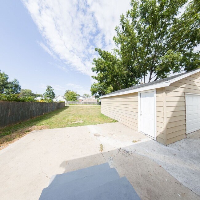 Building Photo - 2936 Dean Ave