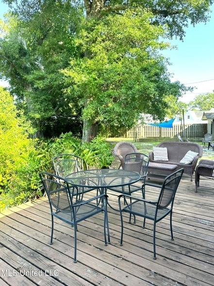 Building Photo - 1323 3rd St