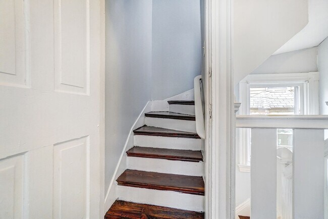 Building Photo - Three Bedroom in Cincinnati!