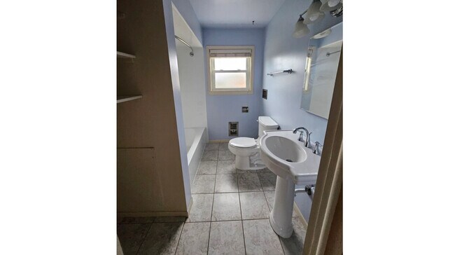 Building Photo - 840 Dunlop Ave