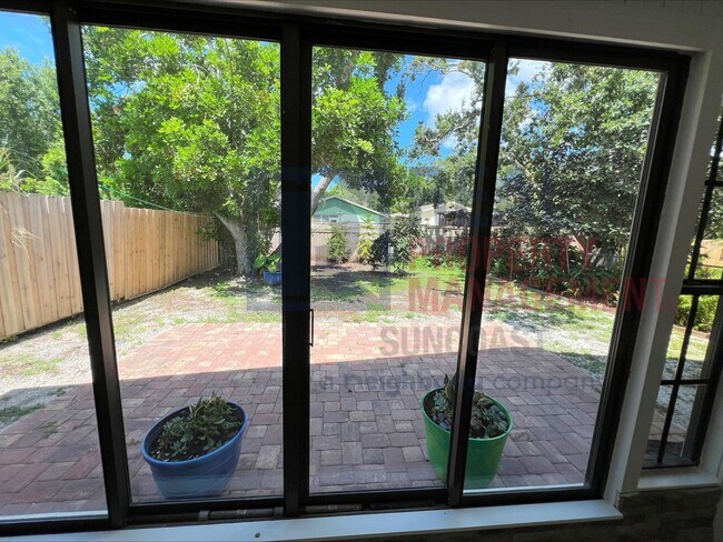Building Photo - 4142 Iola Dr