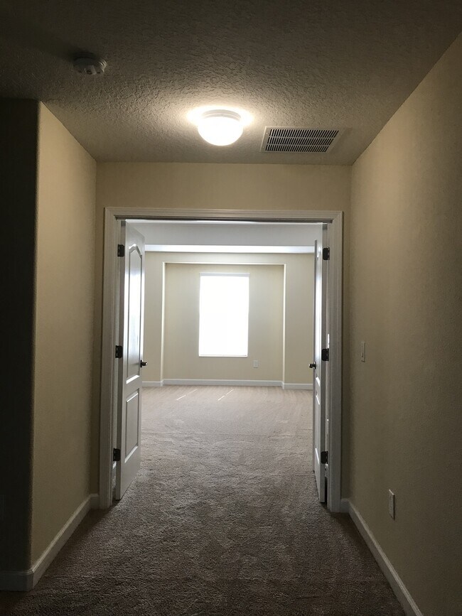 Building Photo - 7 BEDROOM 4 BATH AT INDEPENDENCE WINTER GA...