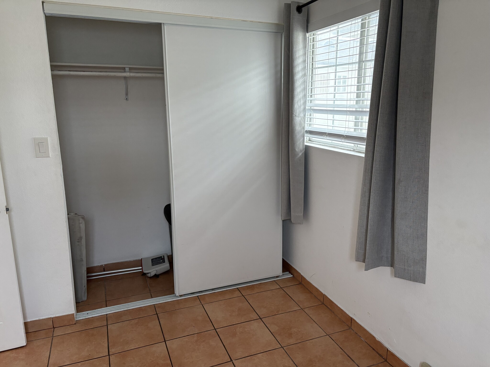 Closet - 3423 W 59th St