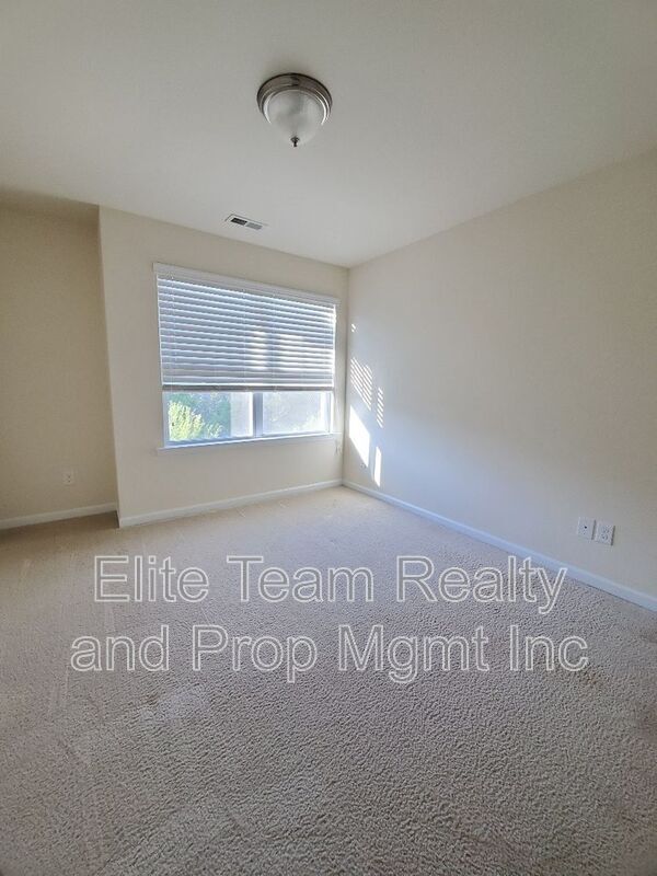 Building Photo - 11190 Bridgewater Dr