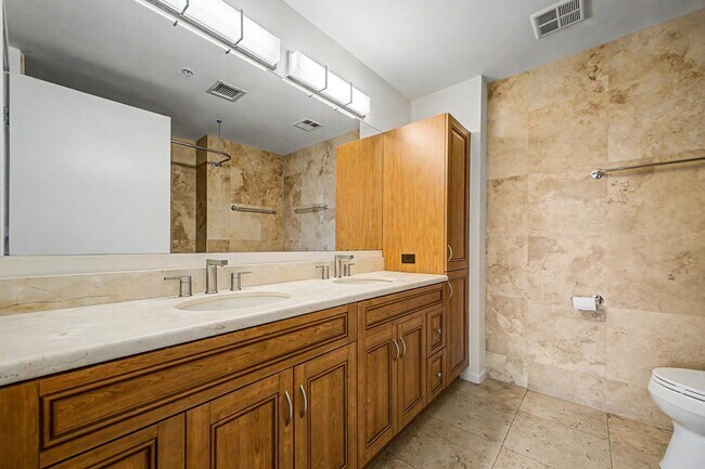 Building Photo - 7151 E Rancho Vista Dr