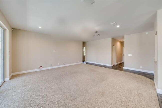 Building Photo - 558 Stonemont Dr