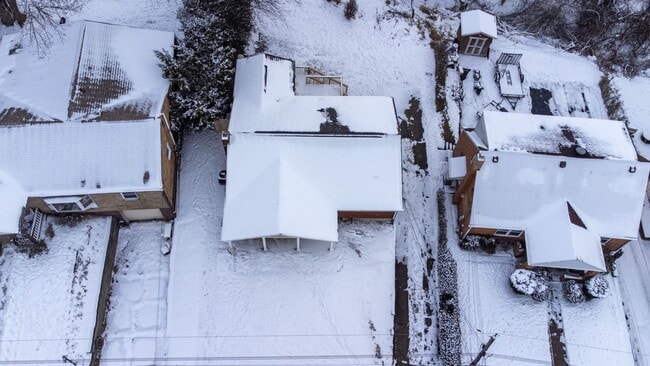 Building Photo - AVAILABLE APRIL 1ST! Do not miss this STUNNING 3-bedroom in Penn Hills!