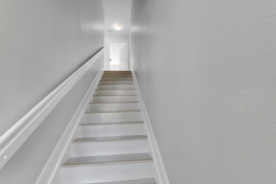 Building Photo - 6597 Old Farm Trl