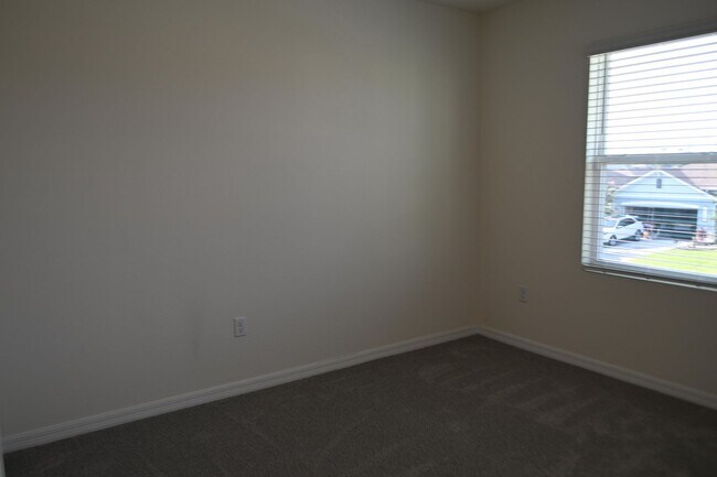 Building Photo - 1341 Middle Lk Dr