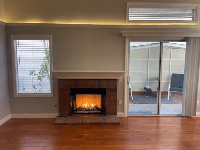 Gas fire place - 10545 Kemerton Rd