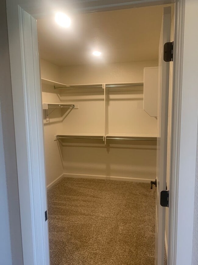 Building Photo - 1630 Abbey Ln