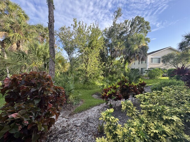 Building Photo - 815 Montrose Dr