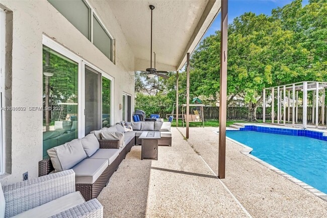 Building Photo - 3877 Bimini Ave