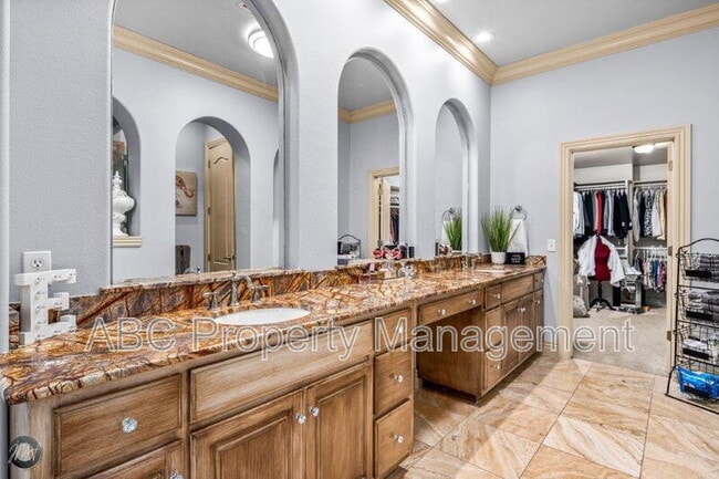 Building Photo - 5106 Sloan Cir