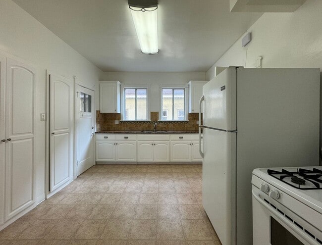 Building Photo - Welcome to Your New Home: Stunning Apartments in Orange St.