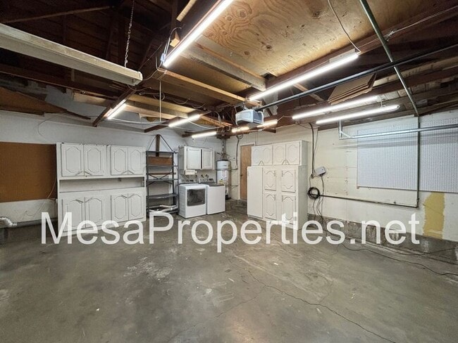 Building Photo - 561 Spruce St