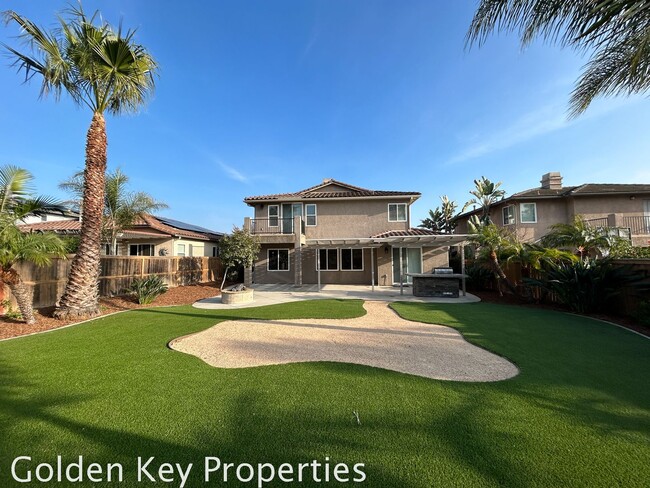 Building Photo - Beautiful Executive home located in the Ra...
