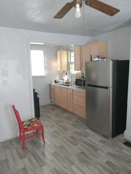 Building Photo - 809 Bradshaw Ave