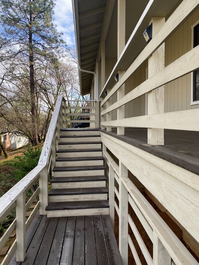 Building Photo - Adorable 3/2 on corner lot In Lake of the Pines