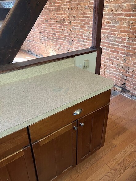 Building Photo - 414 George St