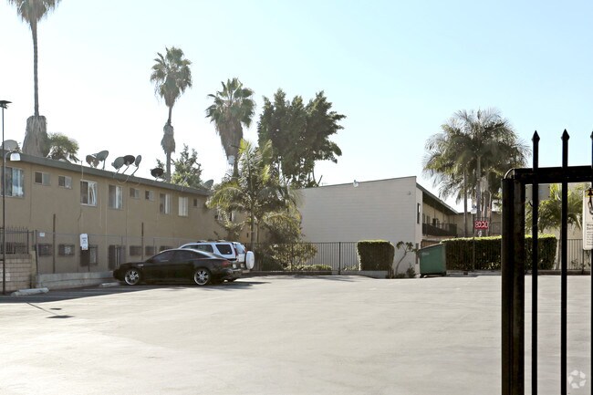 Building Photo - Capri Apartments