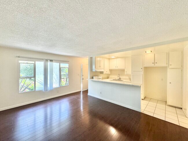 Primary Photo - 3718 Mentone Ave