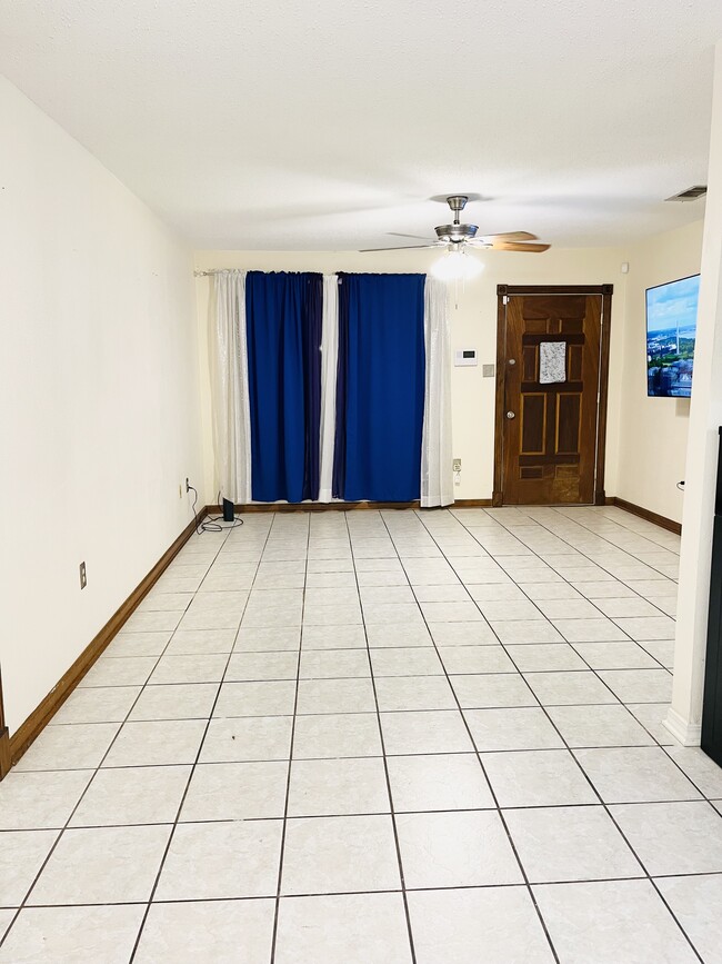 Building Photo - 1534 Delta Dr