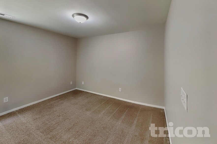 Building Photo - 4003 Larkhaven Village Dr